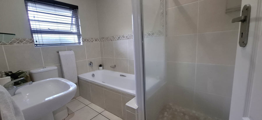 4 Bedroom Property for Sale in Beacon Bay Eastern Cape
